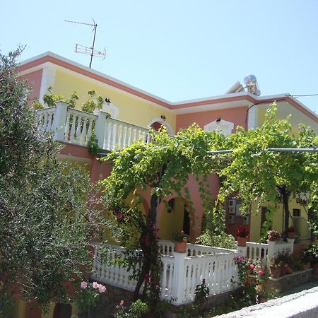 Nikolaou Thomas House Apartment Parga Exterior photo