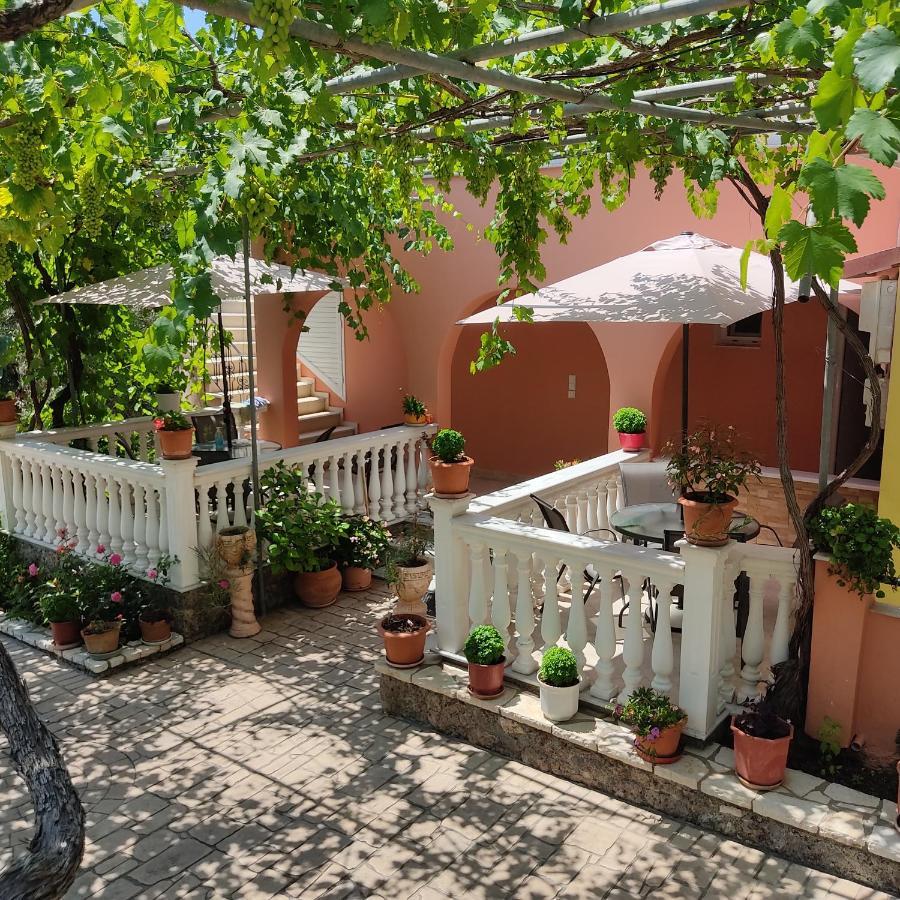 Nikolaou Thomas House Apartment Parga Exterior photo