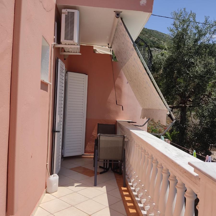 Nikolaou Thomas House Apartment Parga Exterior photo